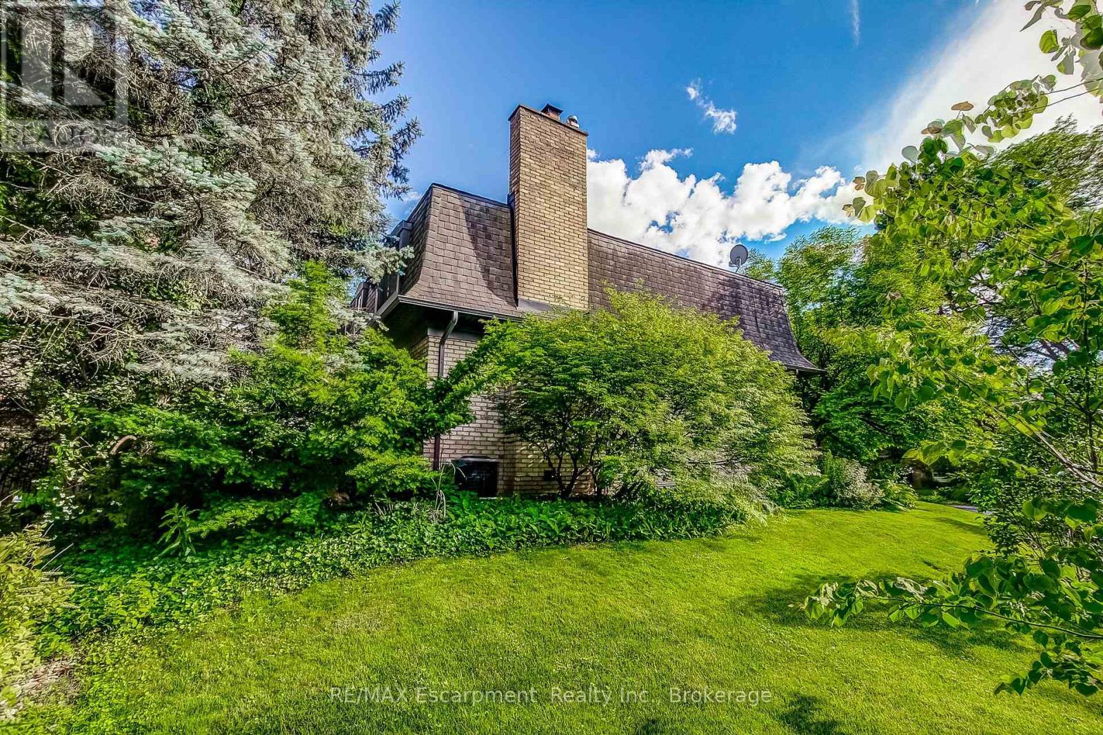 215 BRIAR HILL CRESCENT - 39
