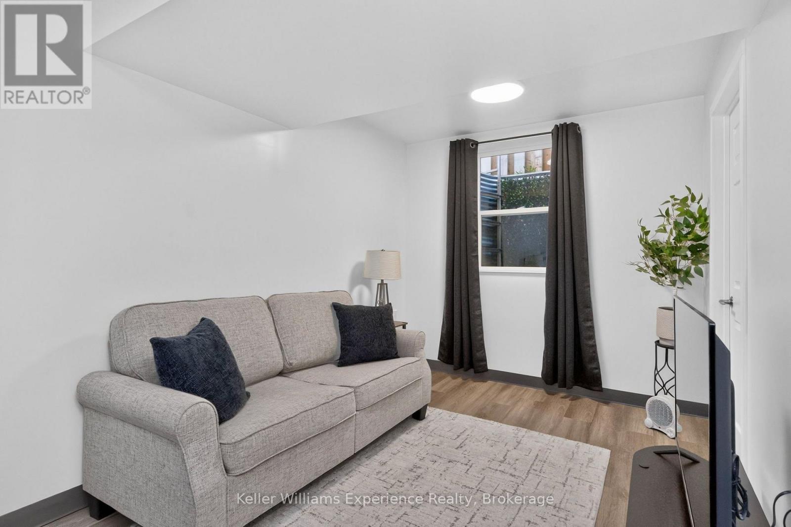 13 LINDSAY COURT - 29