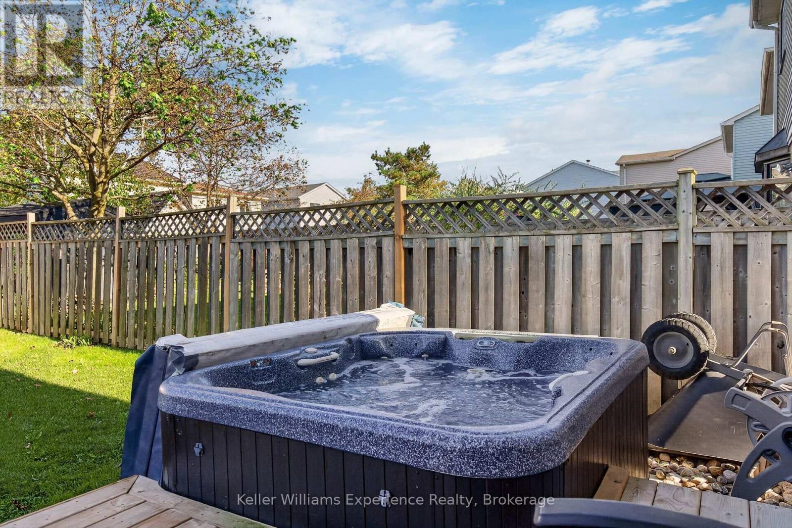 13 LINDSAY COURT - 37
