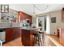 Bedroom - 296 Woodbine Boulevard Sw, Calgary, AB T2W4K7 Photo 9