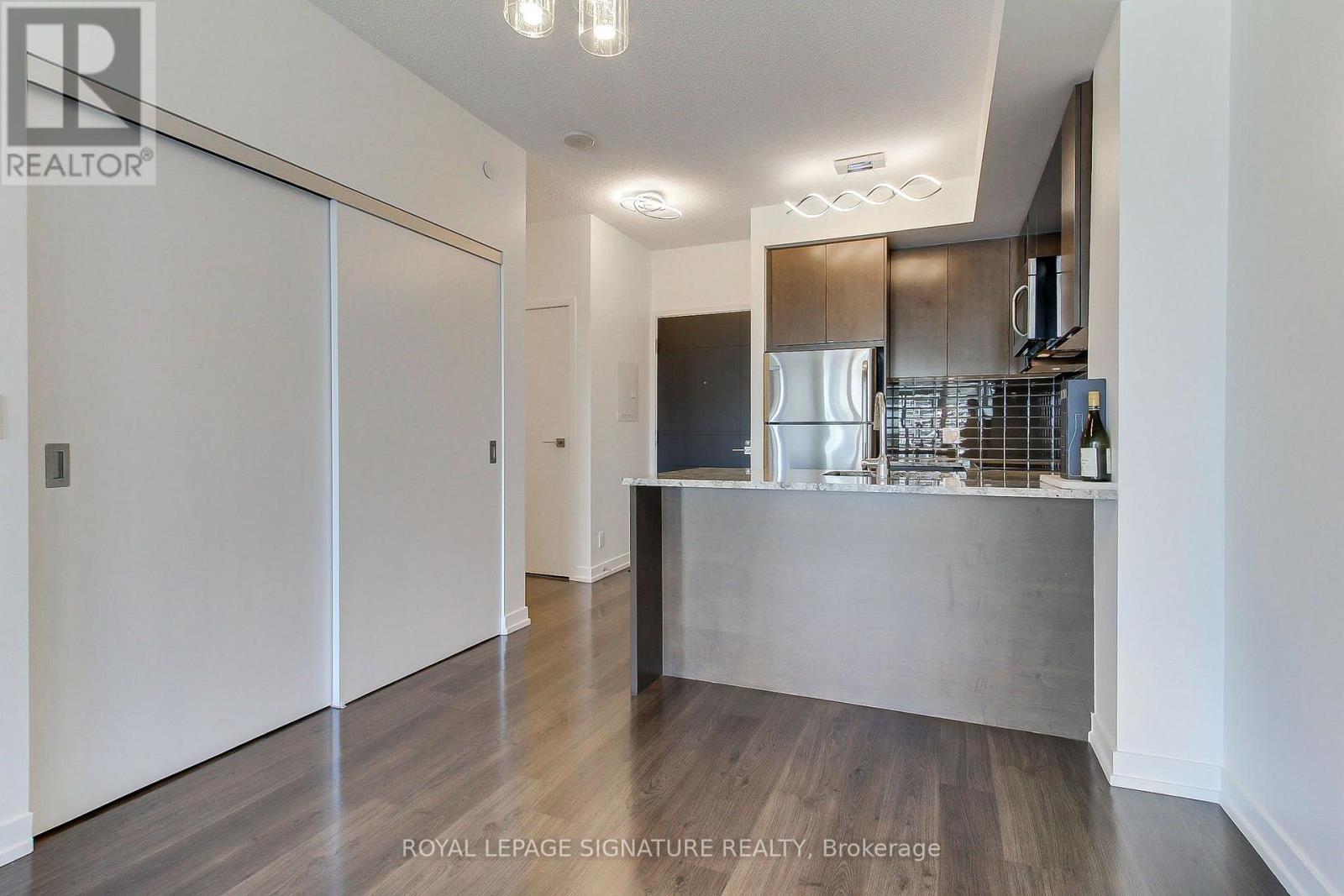 1913- 98 Lillian Street, Toronto, ON photo 15