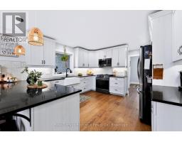 Kitchen - 68 North Street N, Ashfield Colborne Wawanosh, ON N7A3X9 Photo 13