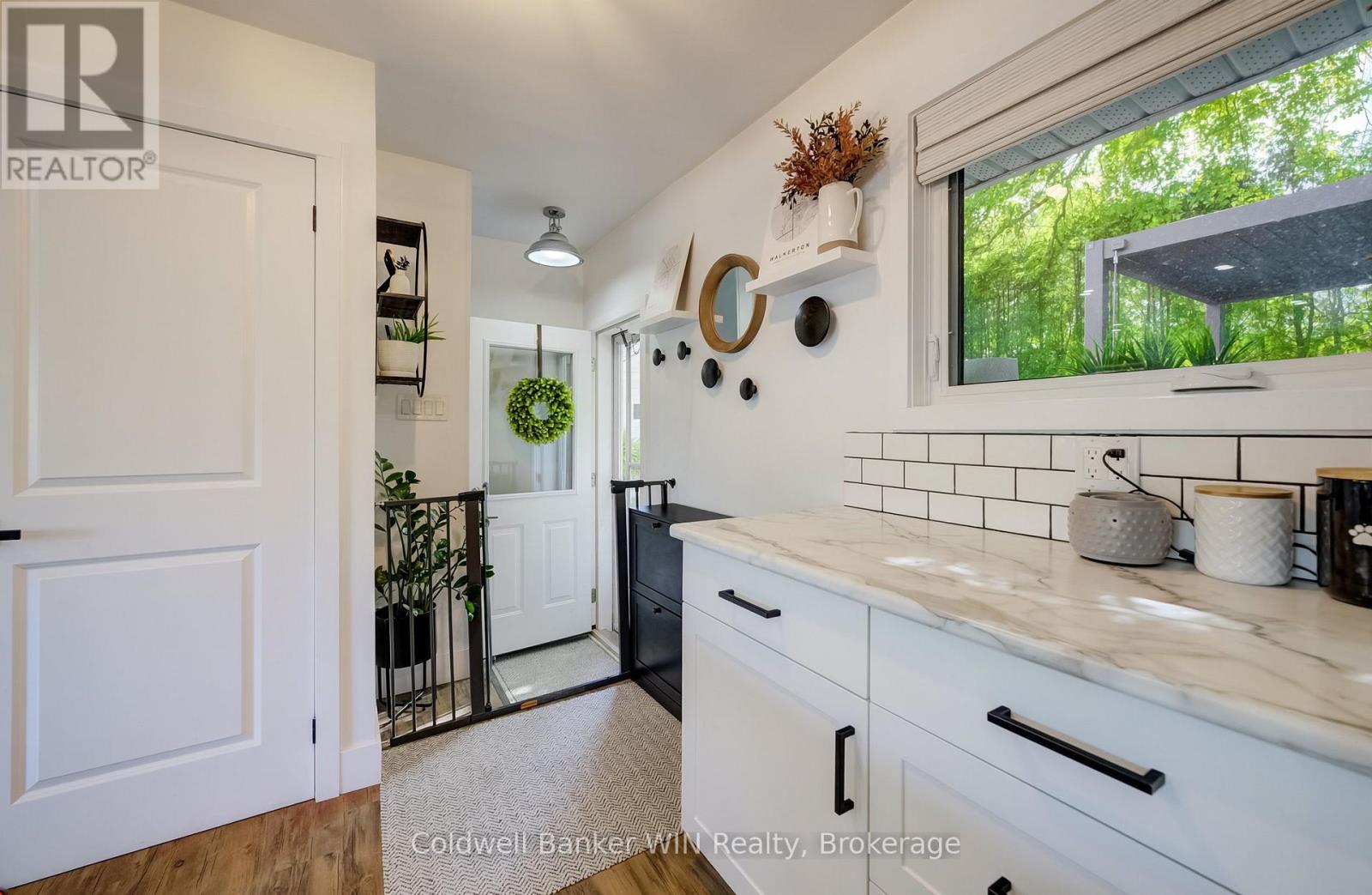 560 WATERLOO STREET - Image 16