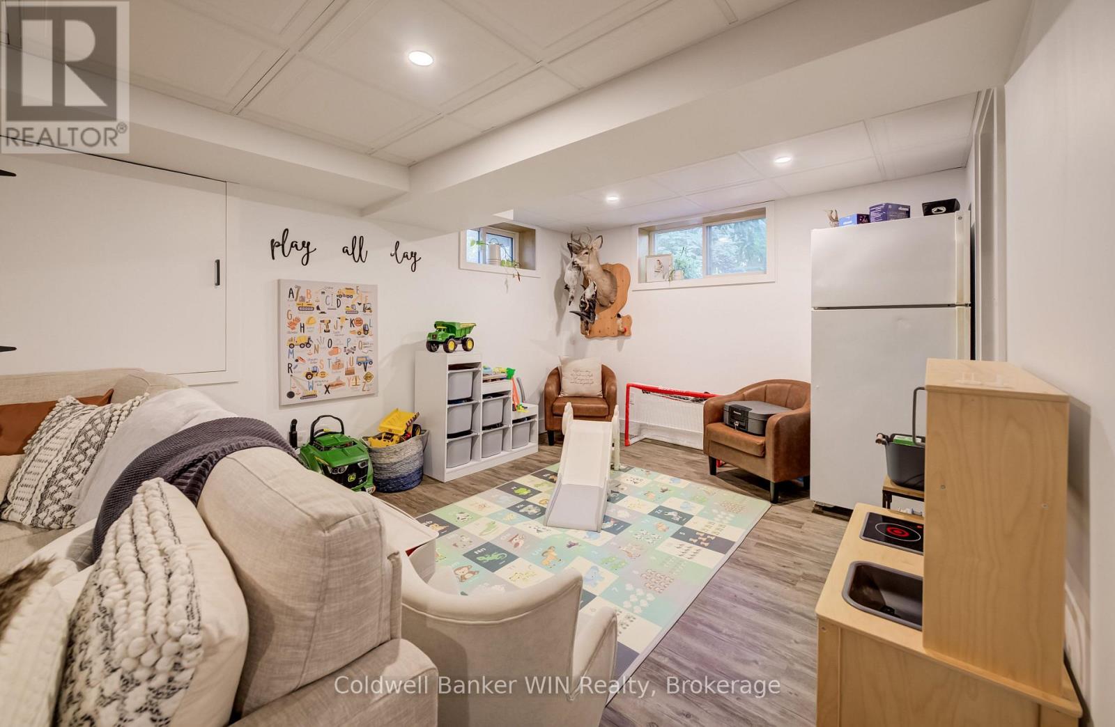 560 WATERLOO STREET - Image 23