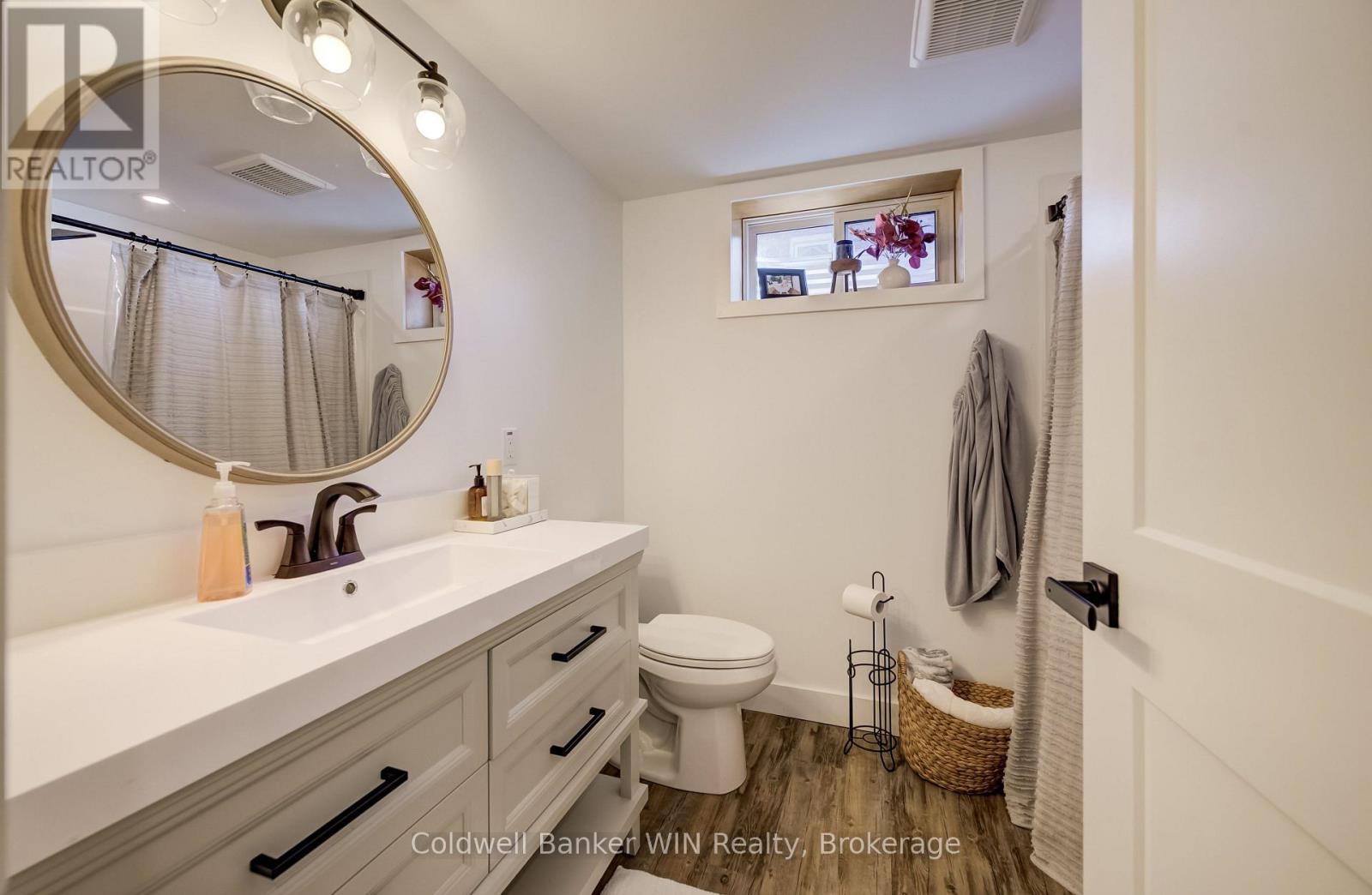 560 WATERLOO STREET - Image 25