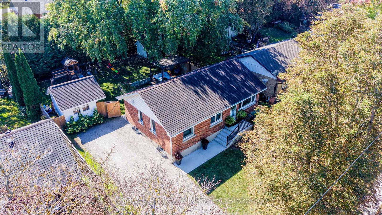560 WATERLOO STREET - Image 35