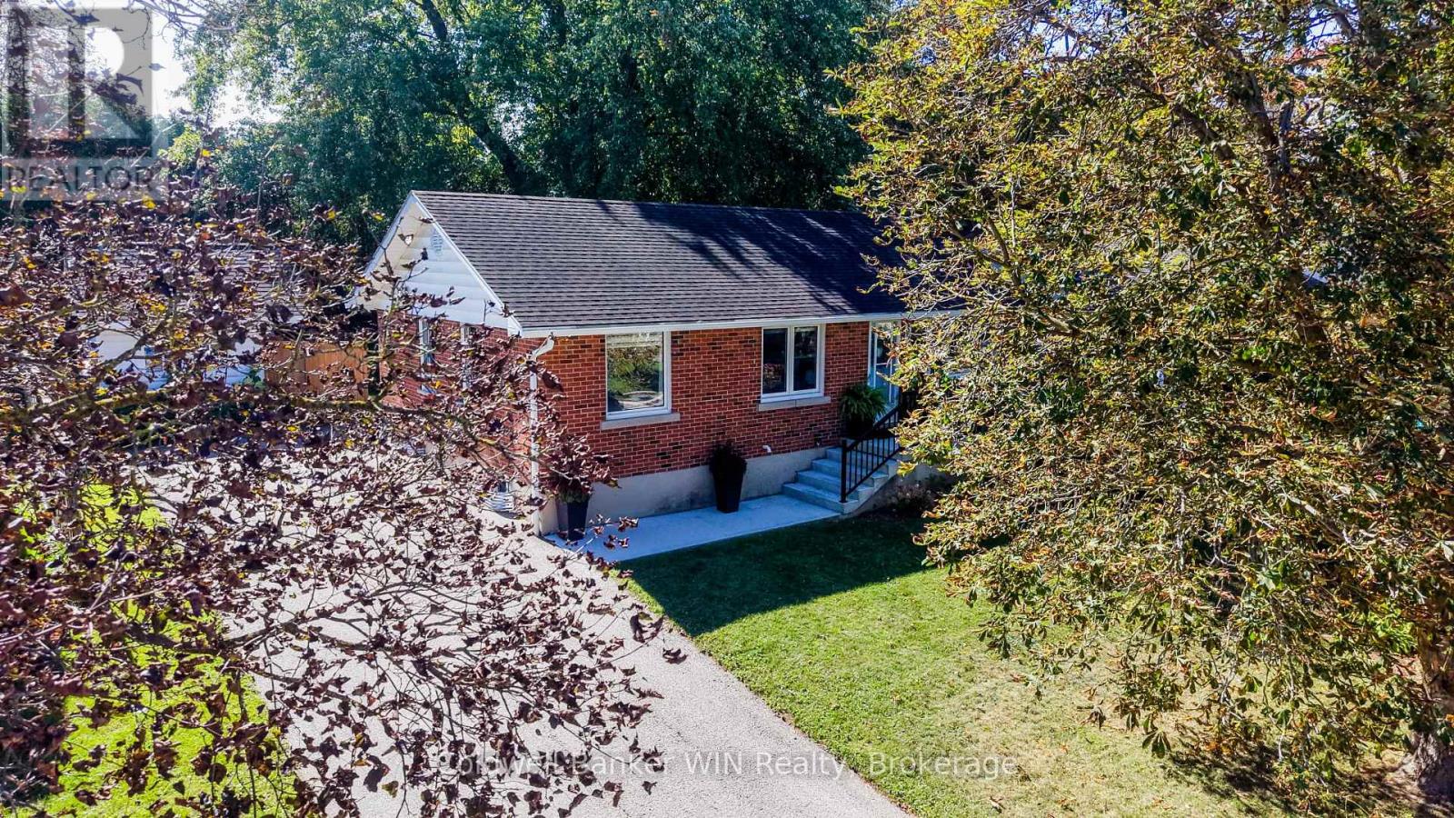 560 WATERLOO STREET - Image 36