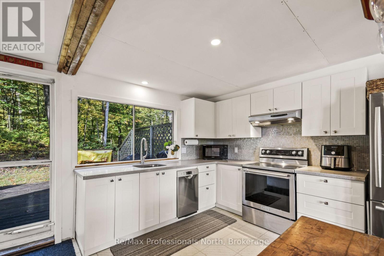 1039 ANN STREET, Muskoka Lakes (Wood (Muskoka Lakes)) — photo 3