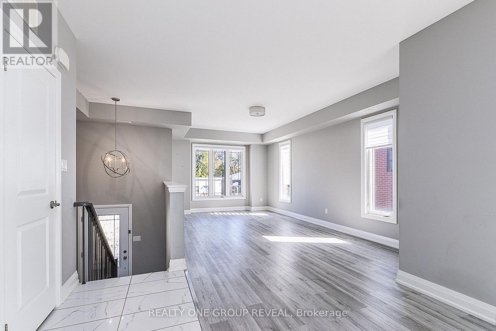 2- 96 Cromwell Avenue, Oshawa, ON photo 3