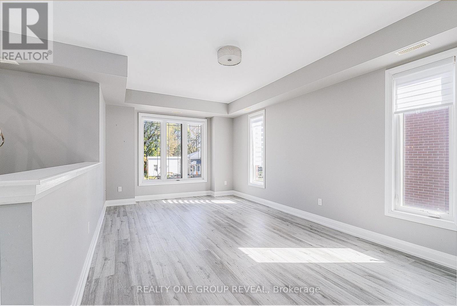 2- 96 Cromwell Avenue, Oshawa, ON photo 4