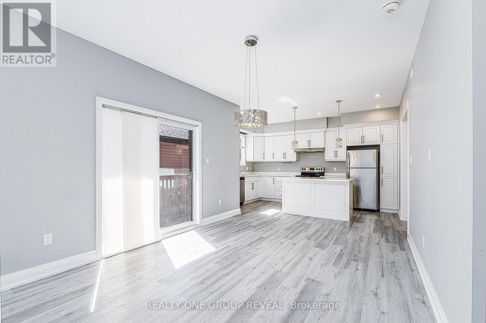 2- 96 Cromwell Avenue, Oshawa, ON photo 6