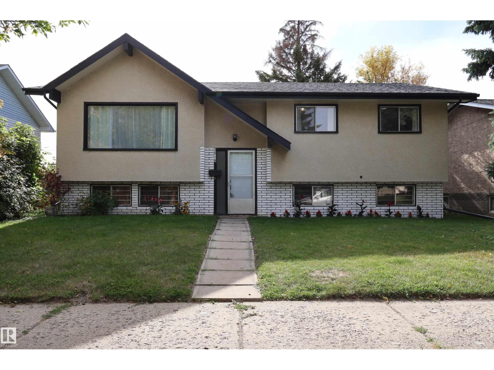 Photo of 3819 115 AV NW NW, Edmonton