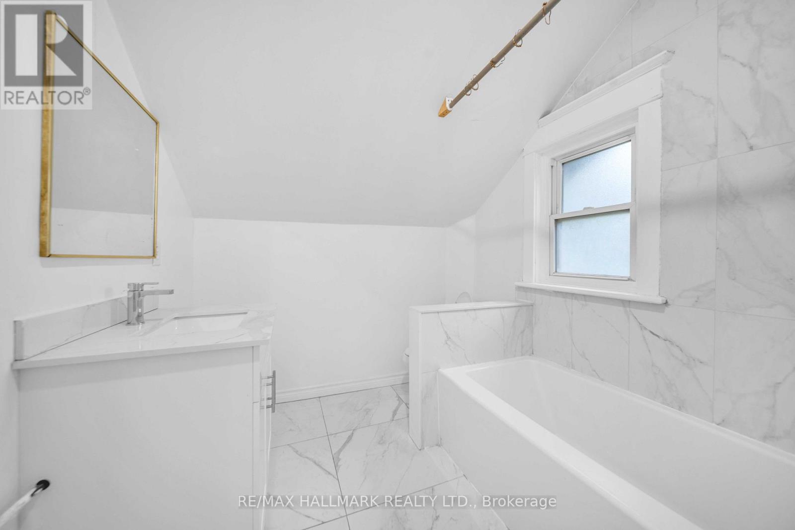20 ELIZABETH STREET S - 16