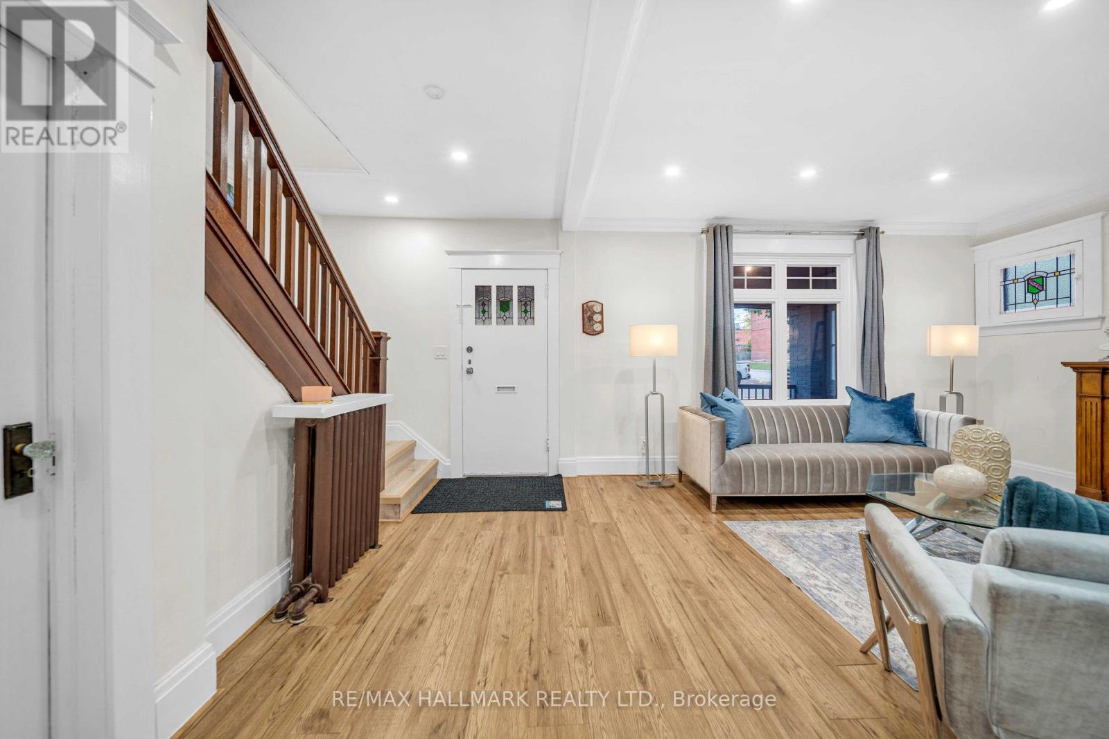 20 ELIZABETH STREET S - 3