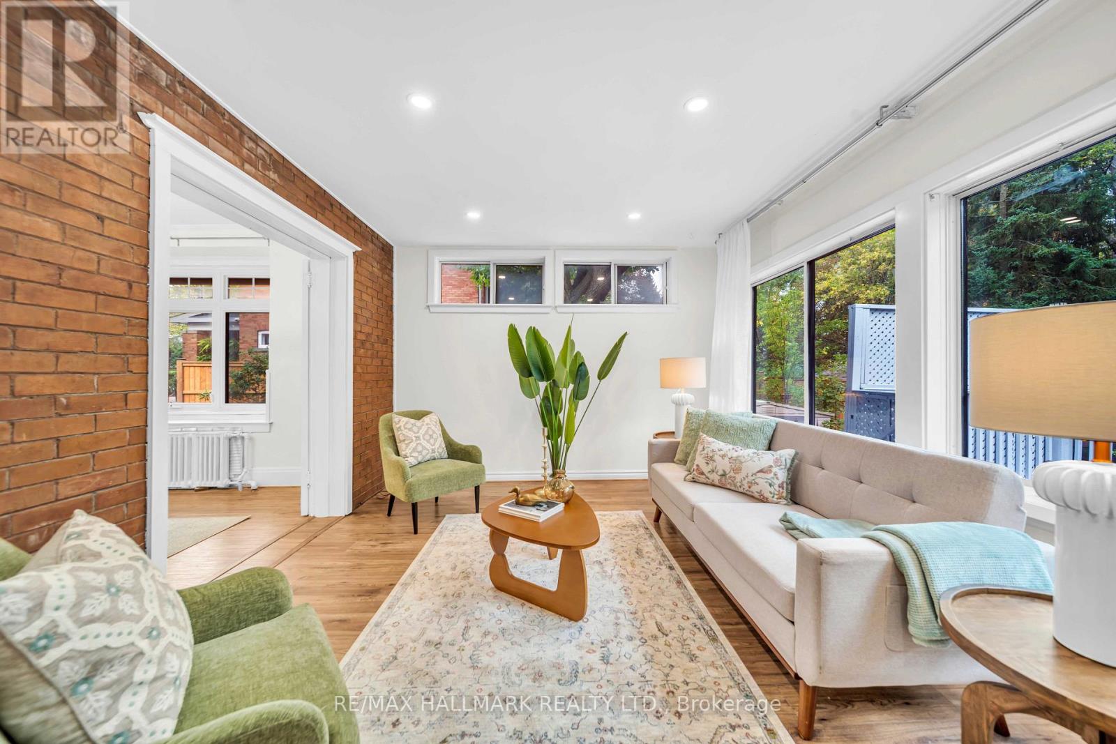 20 ELIZABETH STREET S - 8