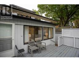 Kitchen - 20 Elizabeth Street S, Richmond Hill, ON L4C3V4 Photo 11