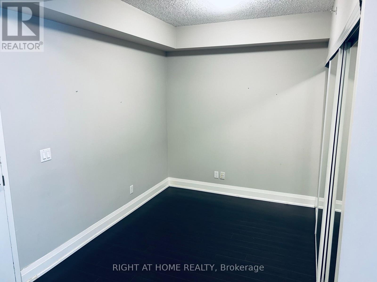#207 8302 ISLINGTON AVENUE - 10