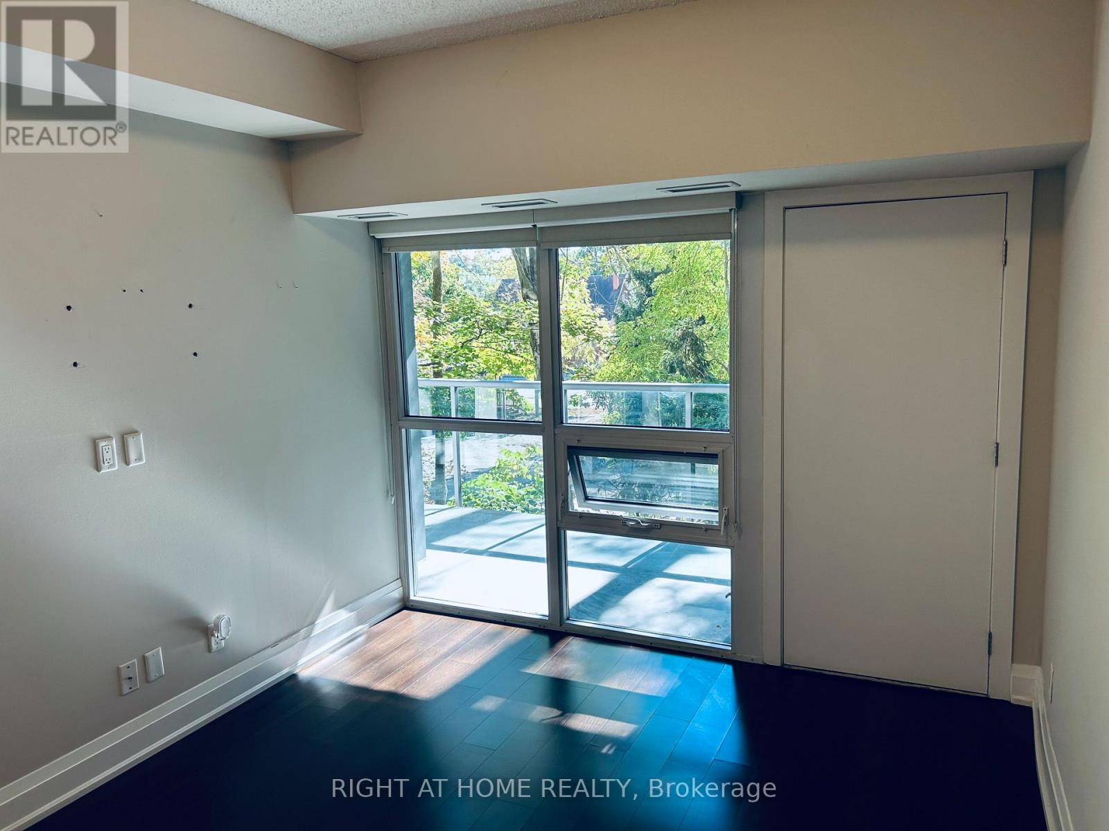 #207 8302 ISLINGTON AVENUE - 15