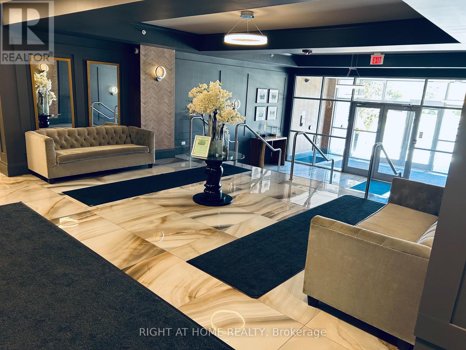 #207 8302 ISLINGTON AVENUE - 6