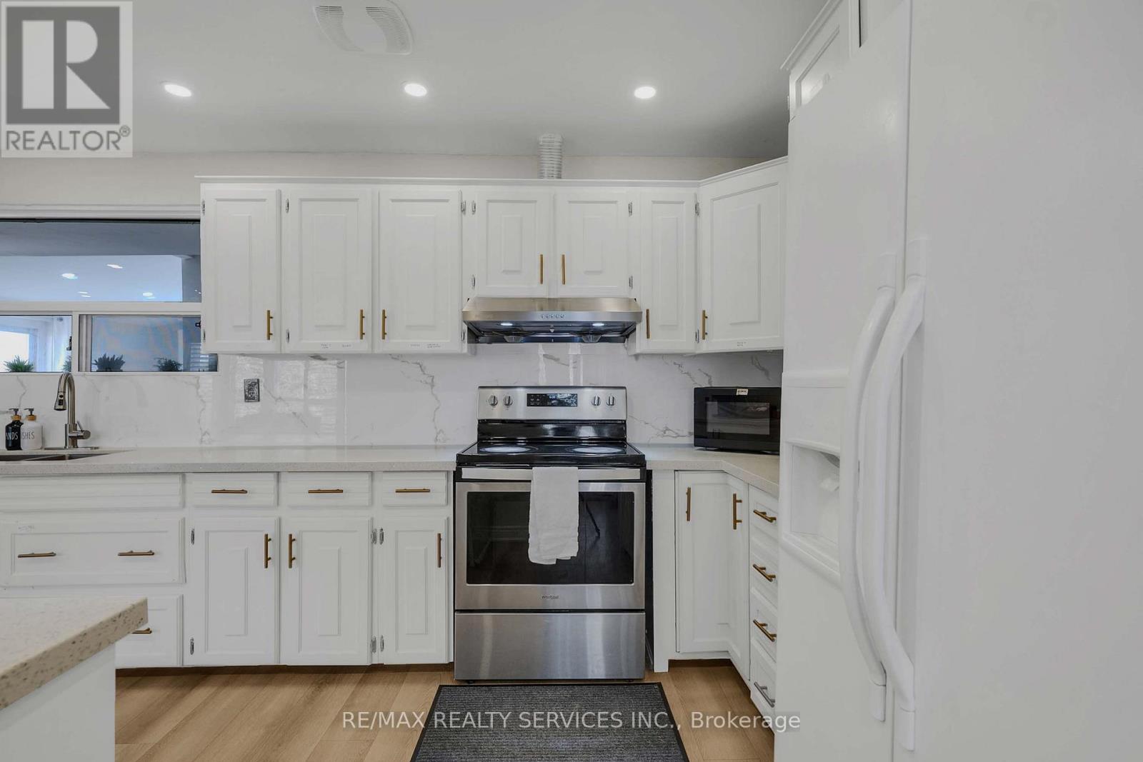 17 Avening Drive, Toronto, ON photo 11