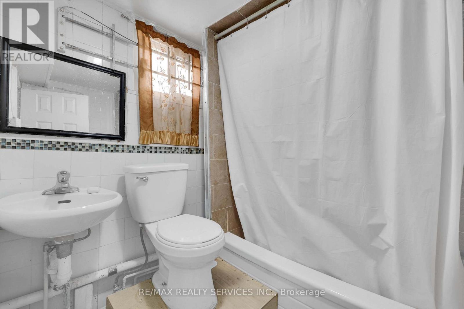 17 Avening Drive, Toronto, ON photo 36