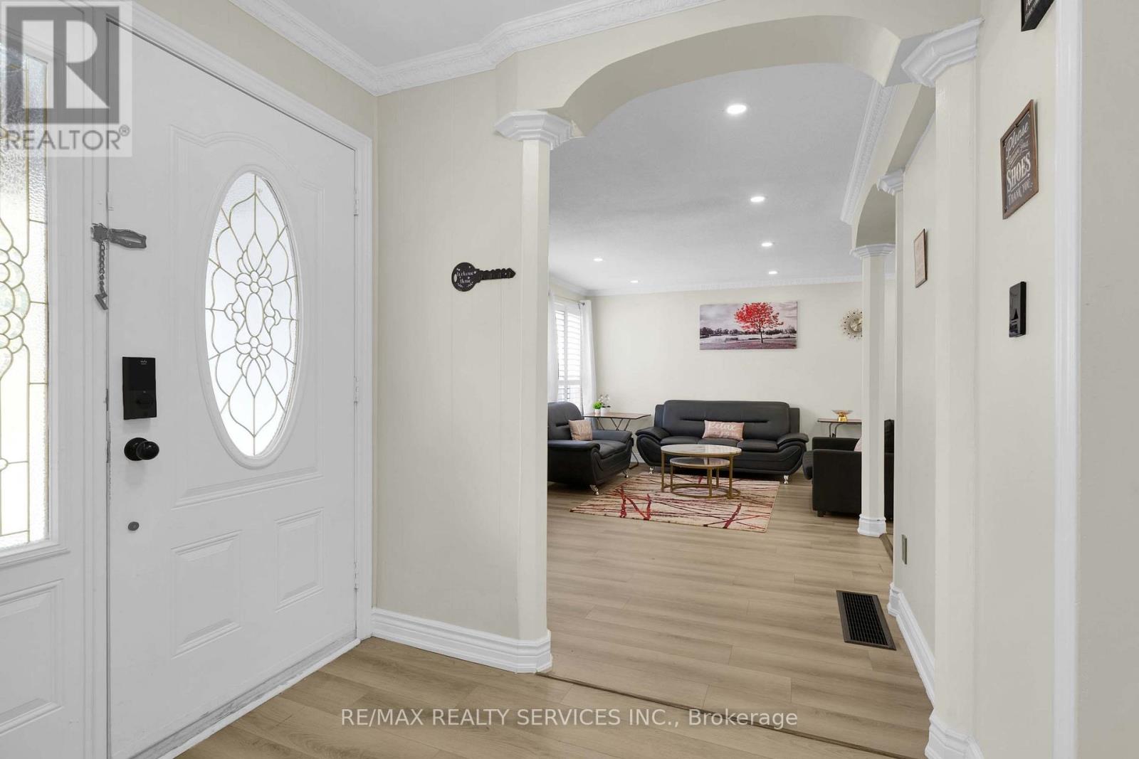 17 Avening Drive, Toronto, ON photo 4