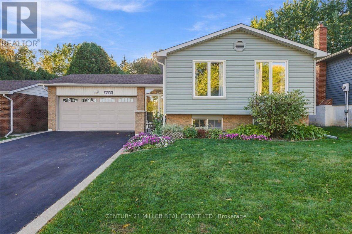2044 CORAL CRESCENT - 1