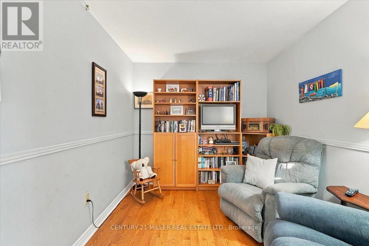 2044 CORAL CRESCENT - 22