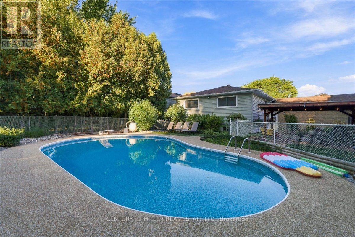 2044 CORAL CRESCENT - 35