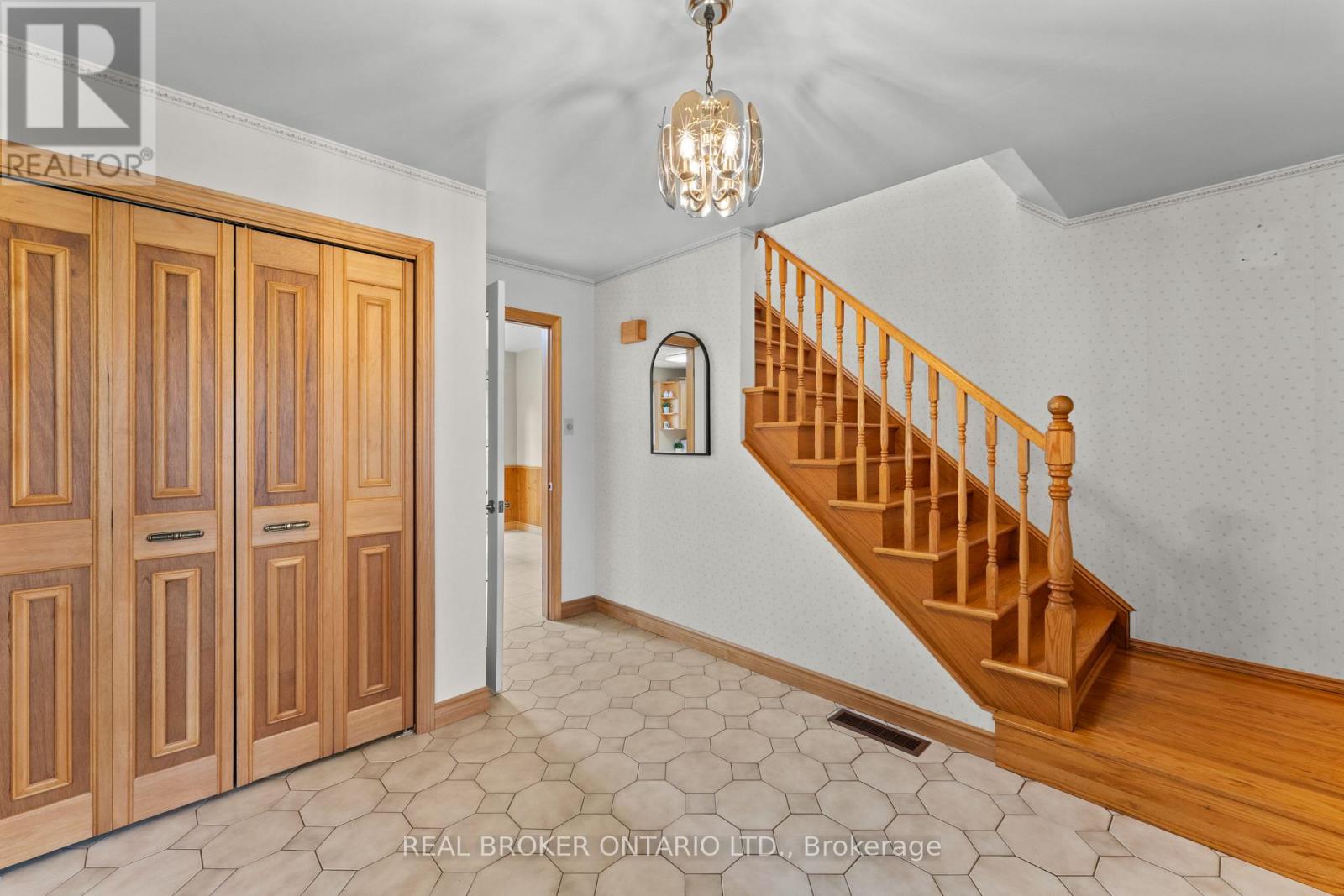 804 PINEWOOD DRIVE - Image 6