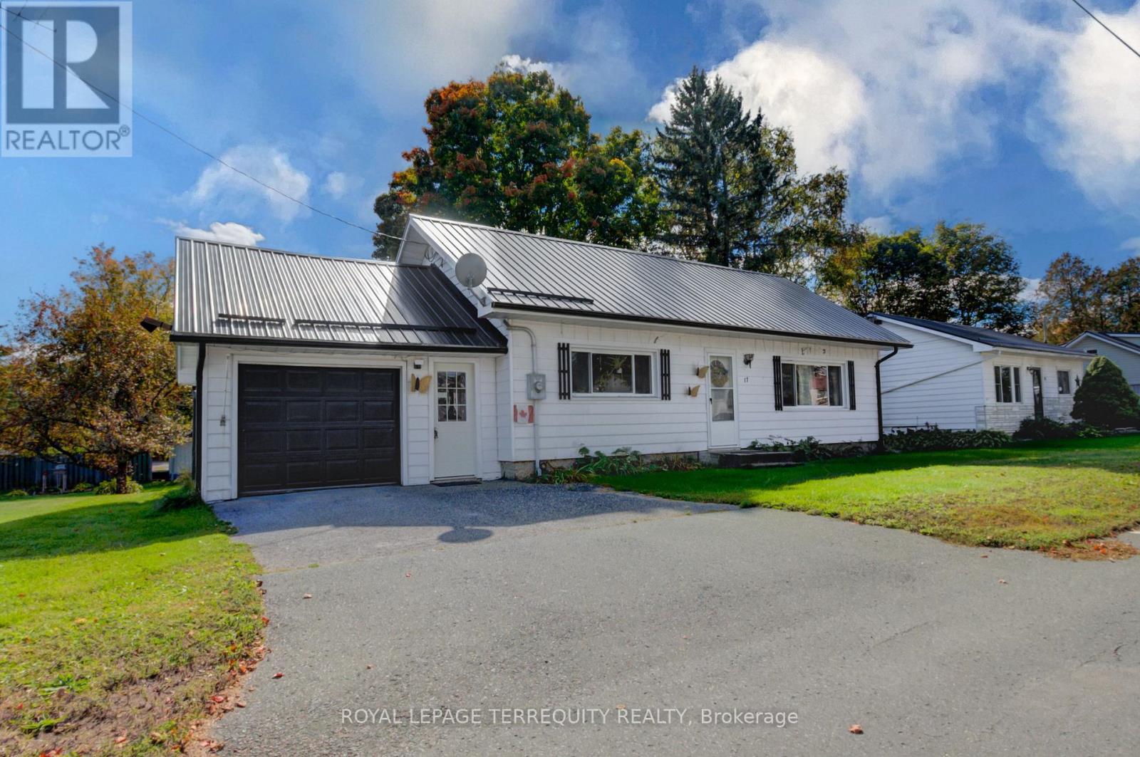 17 Donald Street, Havelock-Belmont-Methuen, ON photo 1