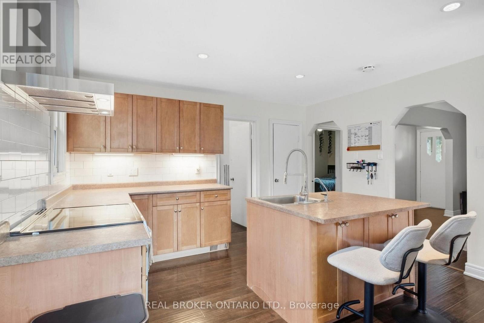 363 Lawrence Avenue, Kitchener, ON photo 12