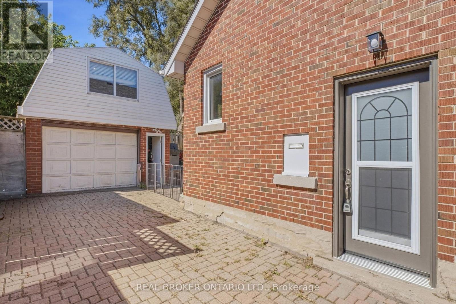 363 LAWRENCE AVENUE - 35