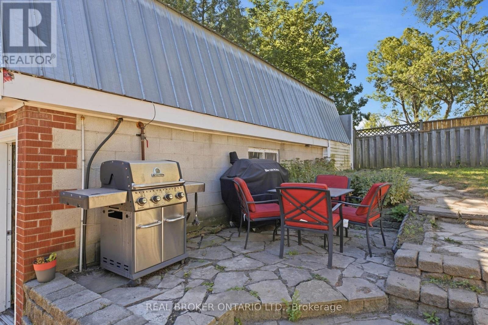 363 Lawrence Avenue, Kitchener, ON photo 39