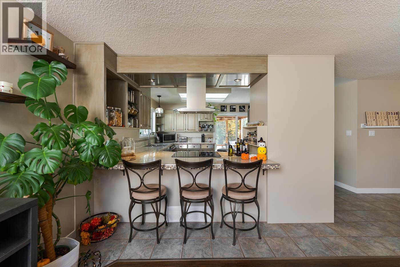 Photo 10 of 40 — 6060 SPRINGALL CRESCENT · Prince George, BC