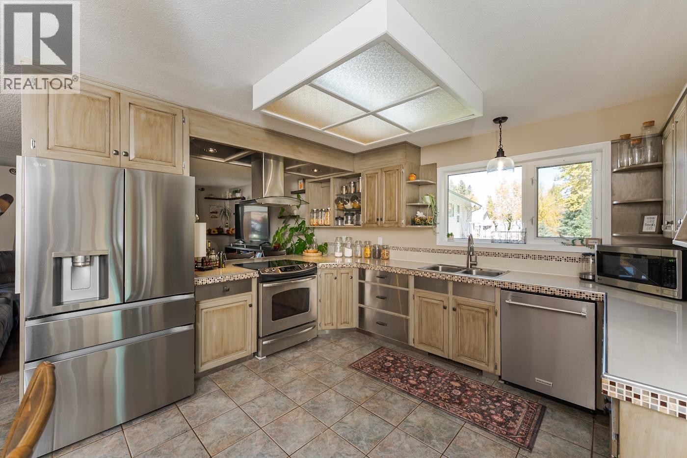 Photo 12 of 40 — 6060 SPRINGALL CRESCENT · Prince George, BC