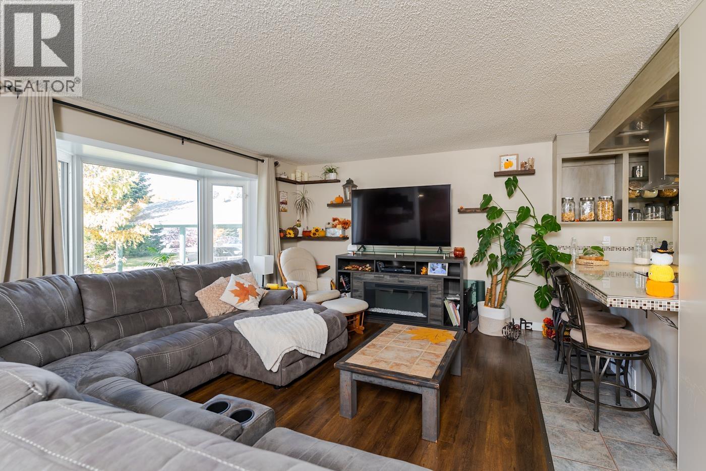 Photo 8 of 40 — 6060 SPRINGALL CRESCENT · Prince George, BC