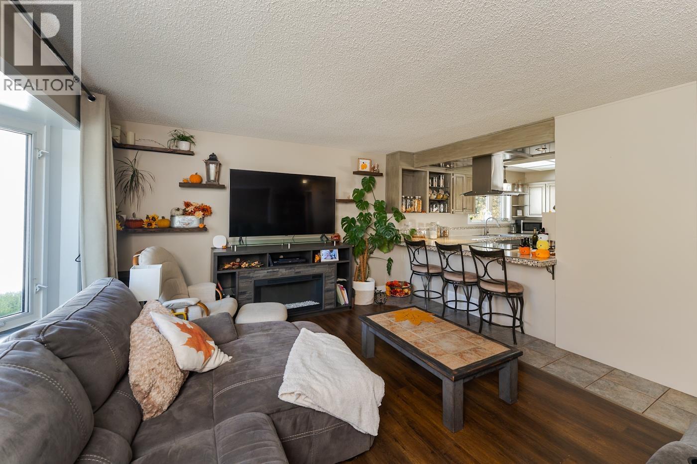 Photo 9 of 40 — 6060 SPRINGALL CRESCENT · Prince George, BC