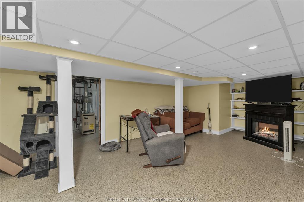 1120 DOUGALL AVENUE - 28