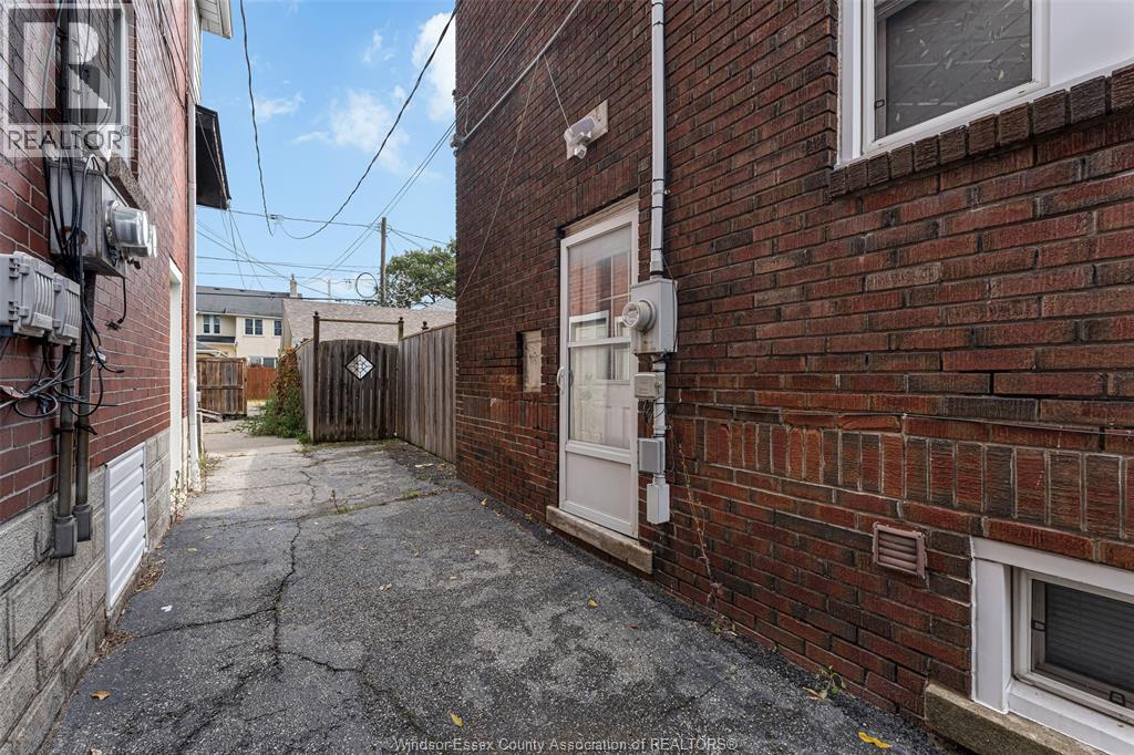 1120 DOUGALL AVENUE - 37