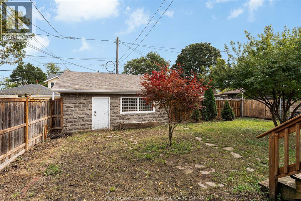1120 DOUGALL AVENUE - 38