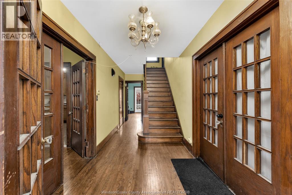 1120 DOUGALL AVENUE - 4