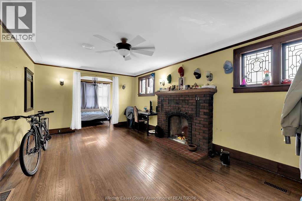 1120 DOUGALL AVENUE - 6