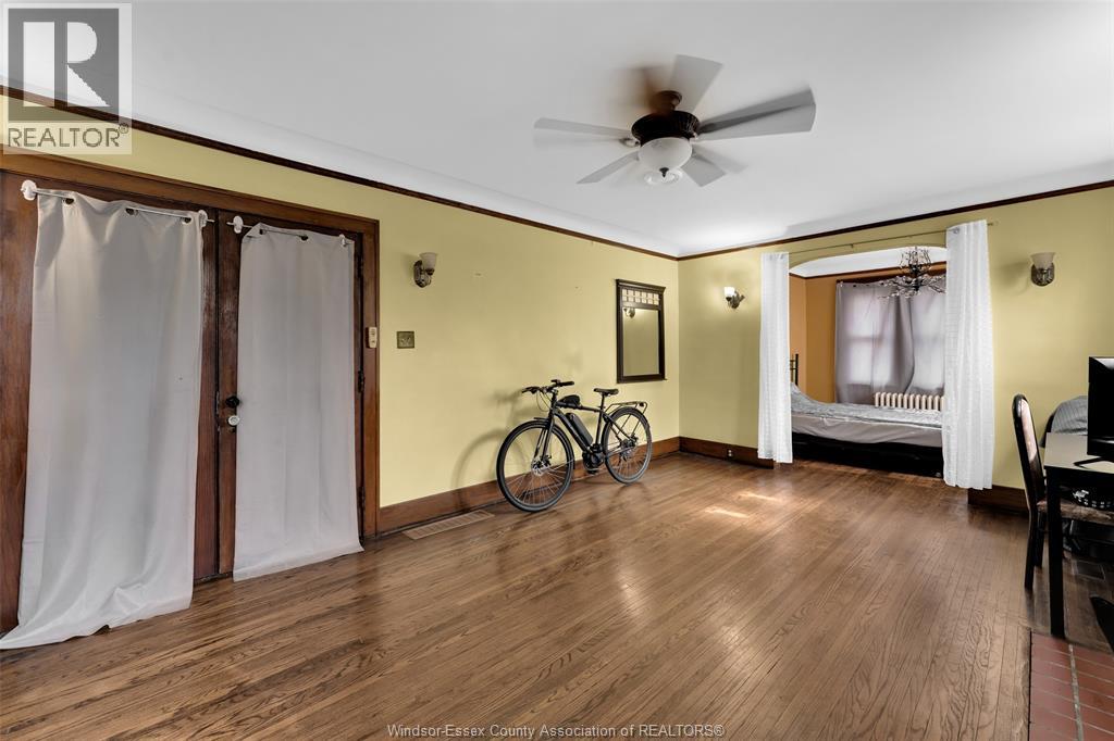 1120 DOUGALL AVENUE - 7