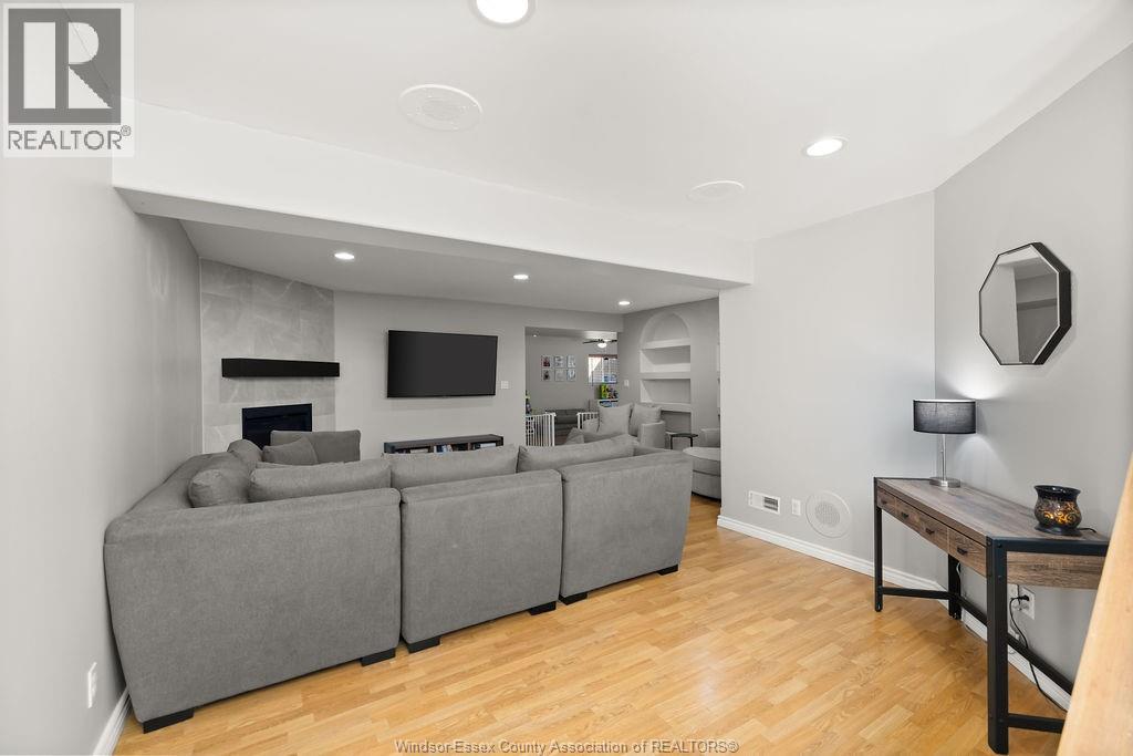 1520 MAPLE - 19