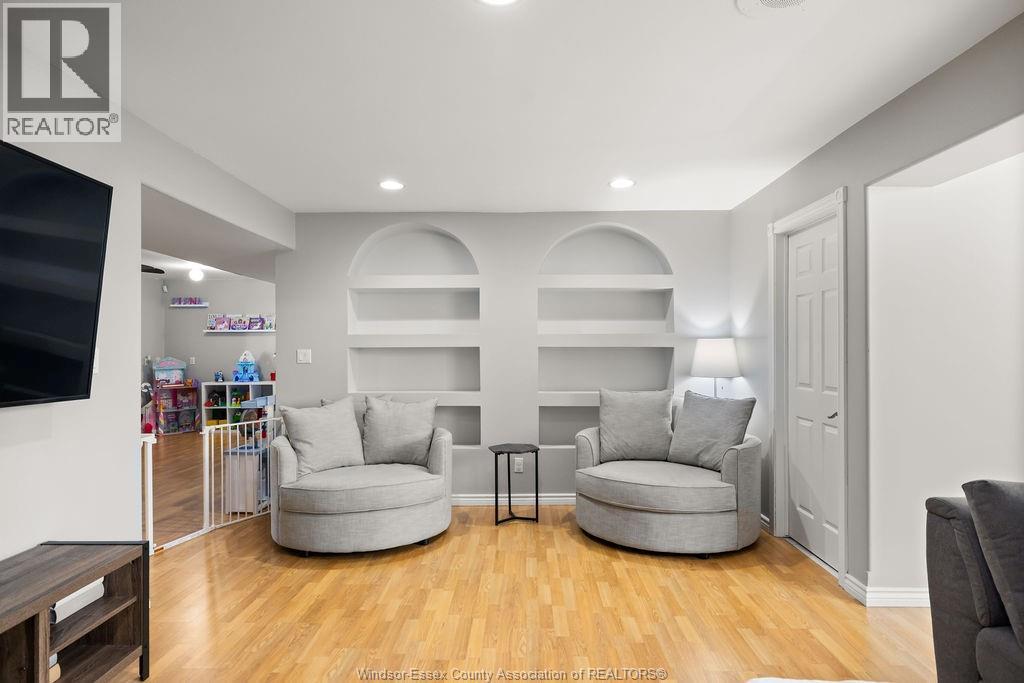 1520 MAPLE - Image 21