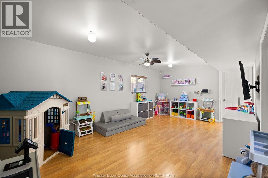 1520 MAPLE - Image 22