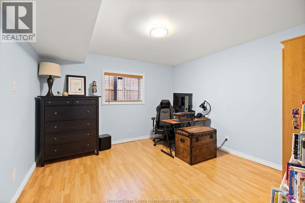 1520 MAPLE - Image 24