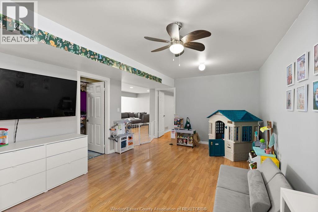 1520 MAPLE - Image 26