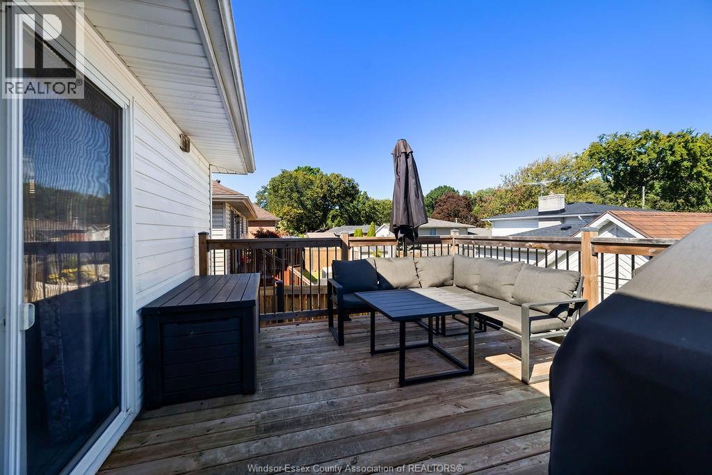 1520 MAPLE - Image 32